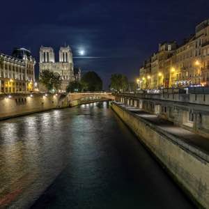 #paris #cathedral #night